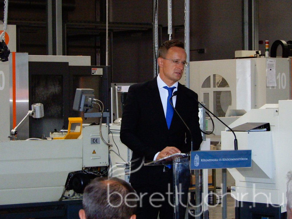 Szijjártó Péter látogatása a Mezei Vill-nél 31